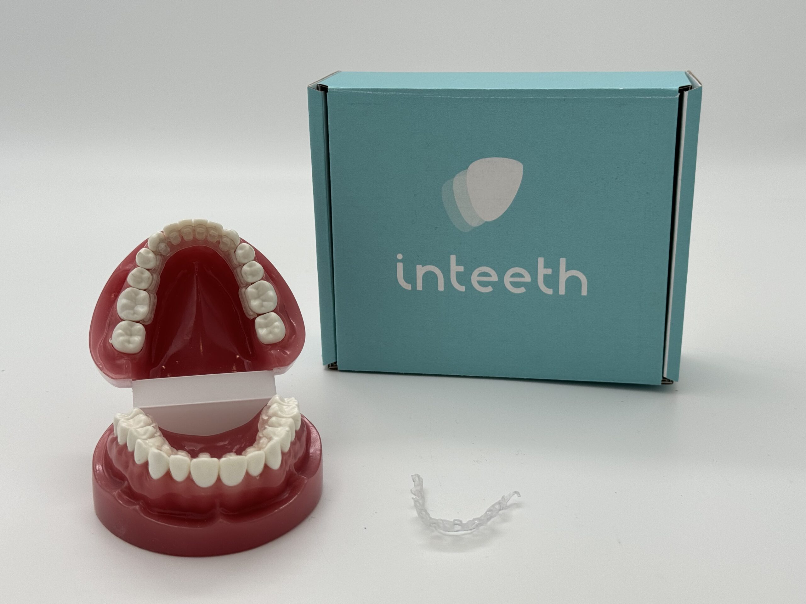 Invisible dental aligner